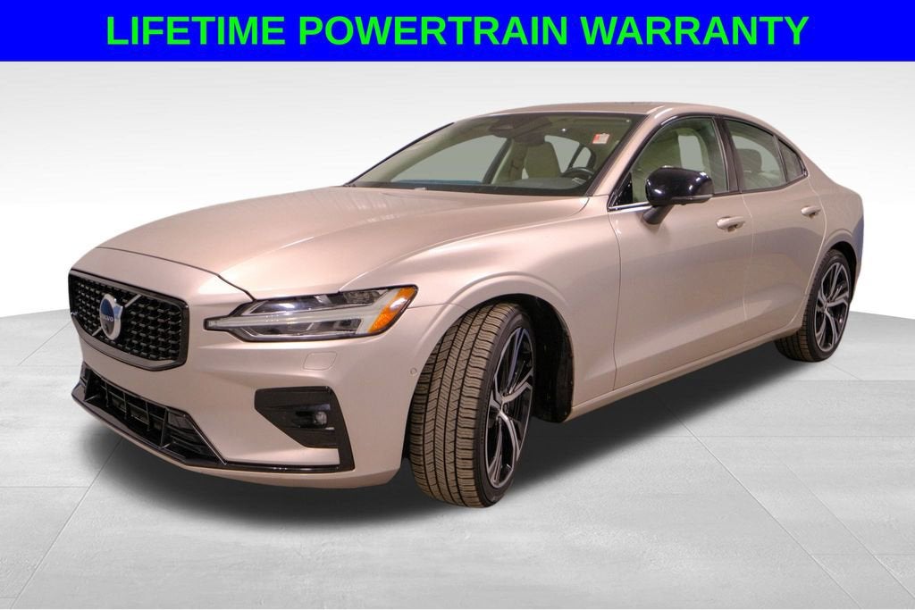 2024 Volvo S60 Plus Dark Theme