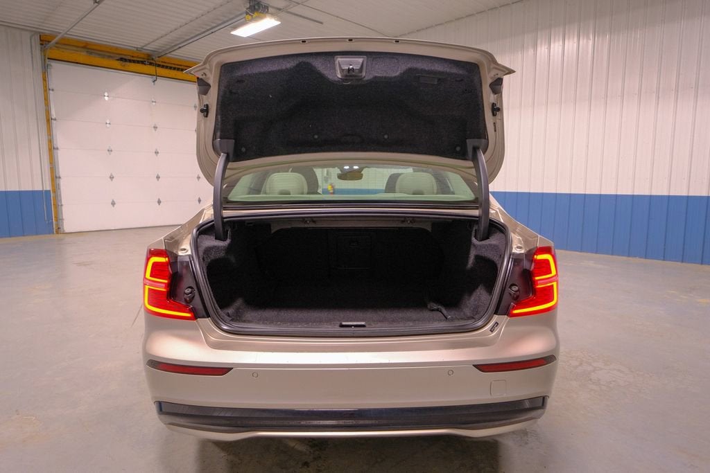 2024 Volvo S60 Plus Dark Theme