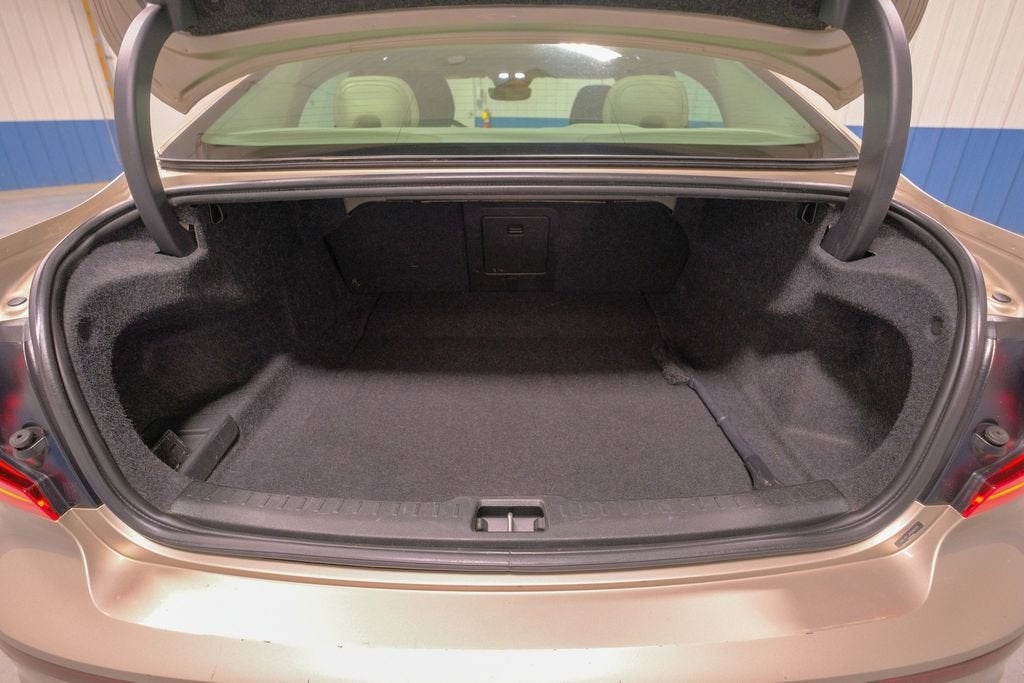 2024 Volvo S60 Plus Dark Theme