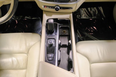 2024 Volvo S60 Plus Dark Theme