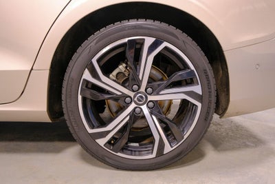 2024 Volvo S60 Plus Dark Theme