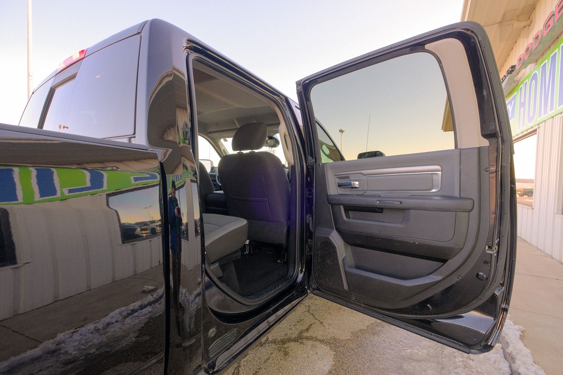 2023 RAM 1500 Classic SLT Crew Cab 4x4 5'7' Box