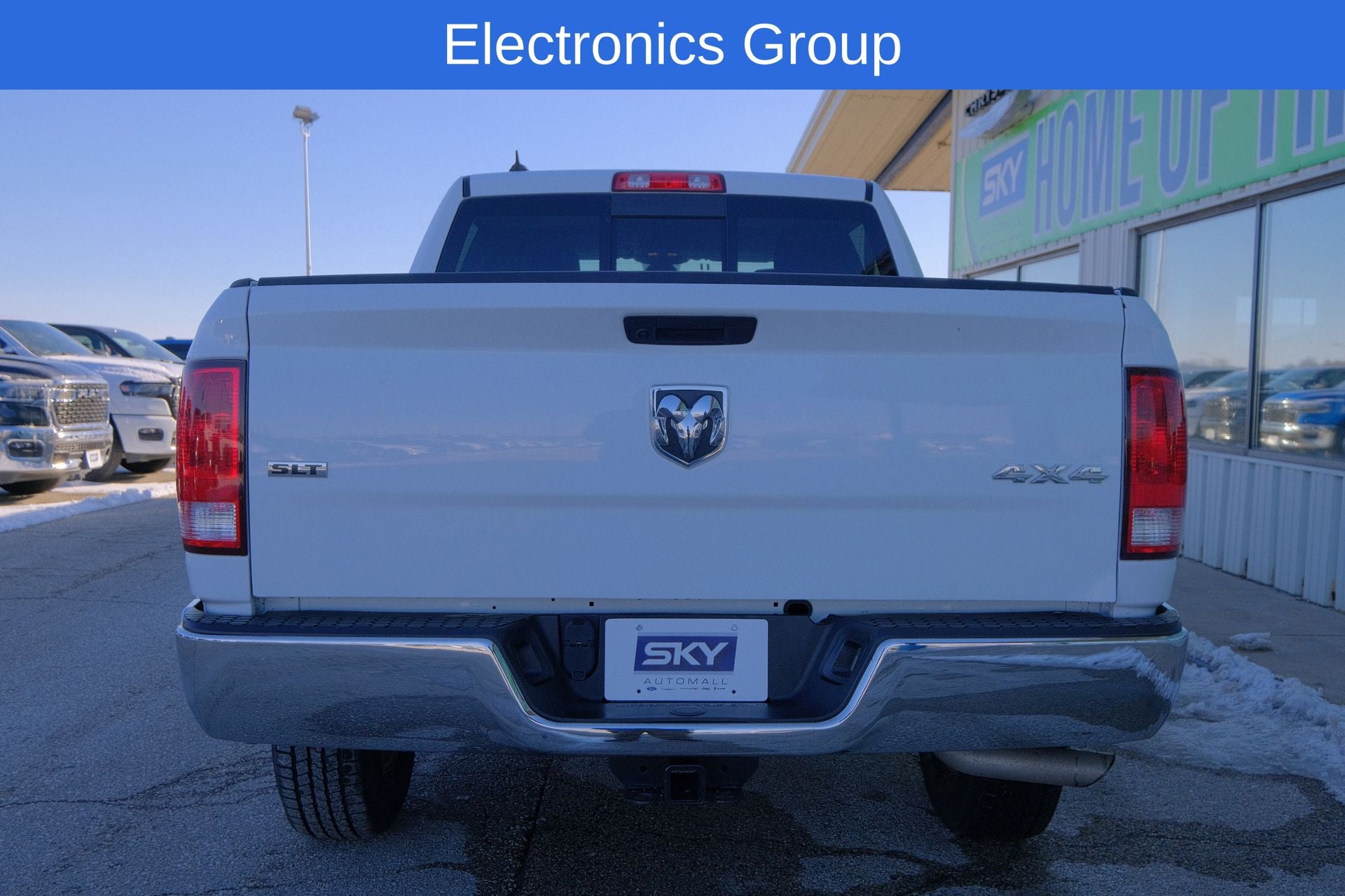 2023 RAM 1500 Classic SLT Crew Cab 4x4 5'7' Box