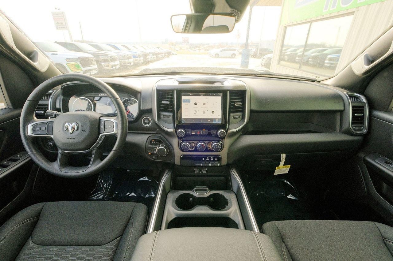 2025 RAM 1500 Tradesman Crew Cab 4x4 5'7' Box