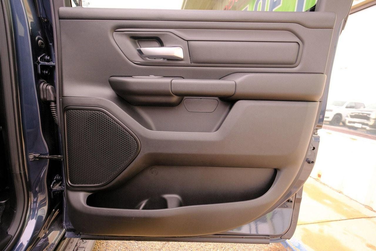 2025 RAM 1500 Tradesman Crew Cab 4x4 5'7' Box