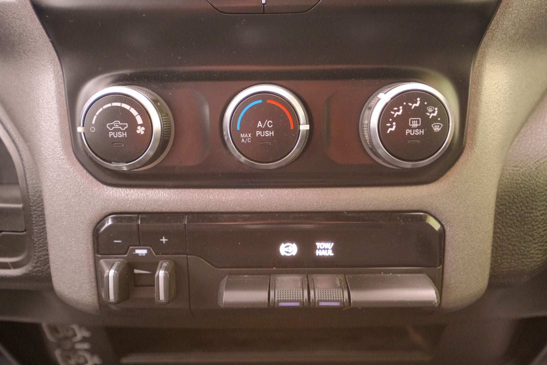 2024 RAM 3500 Tradesman Crew Cab 4x4 6'4' Box