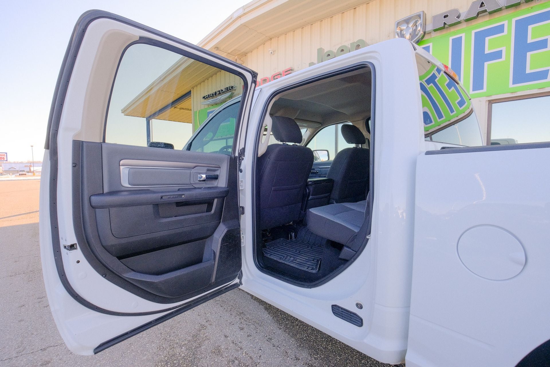 2023 RAM 1500 Classic SLT Crew Cab 4x4 5'7' Box