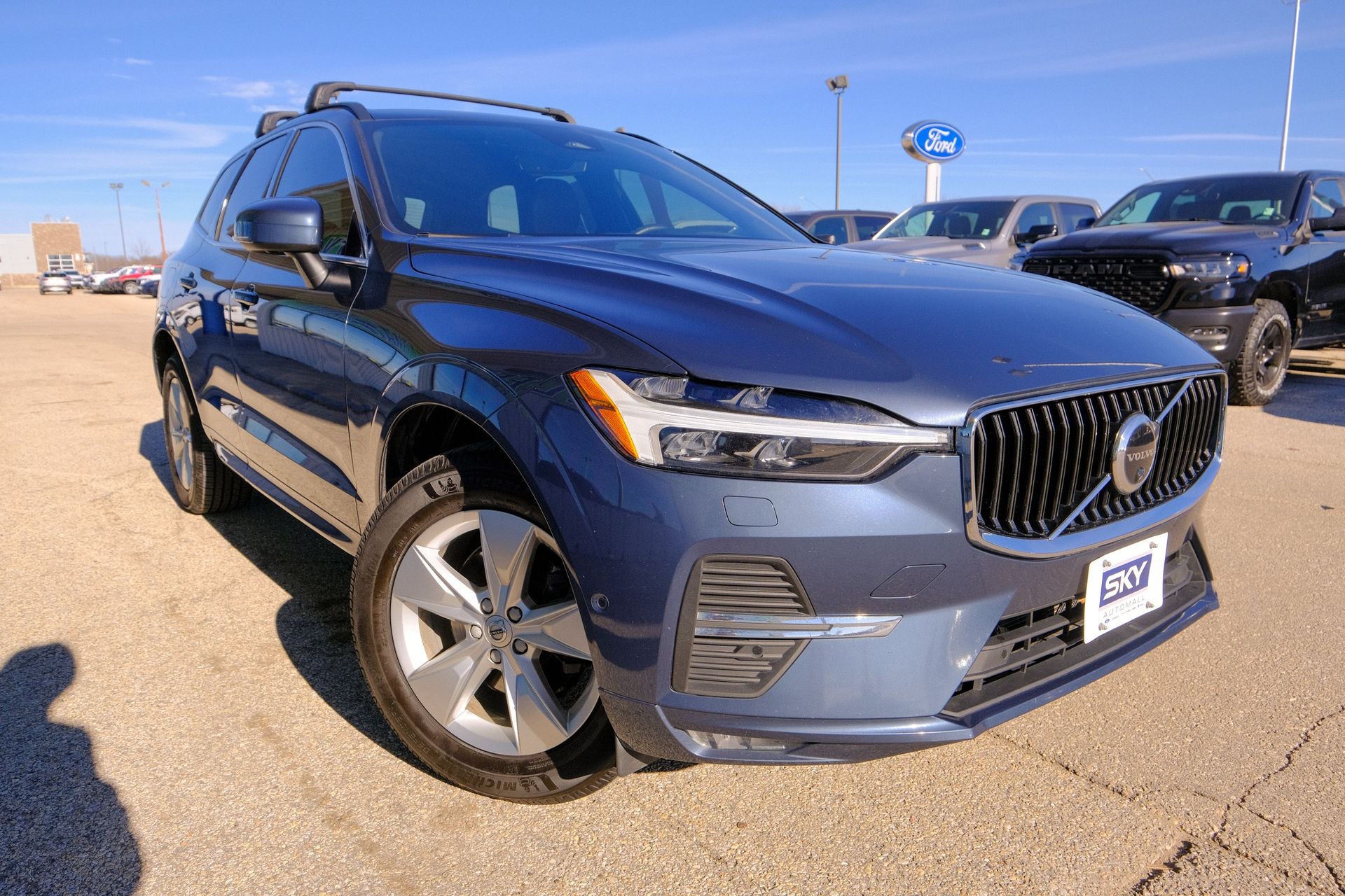 2022 Volvo XC60 B5 Momentum