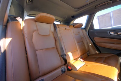 2022 Volvo XC60 B5 Momentum