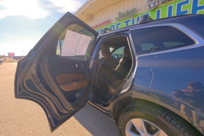 2022 Volvo XC60 B5 Momentum