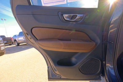 2022 Volvo XC60 B5 Momentum