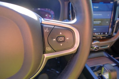 2022 Volvo XC60 B5 Momentum