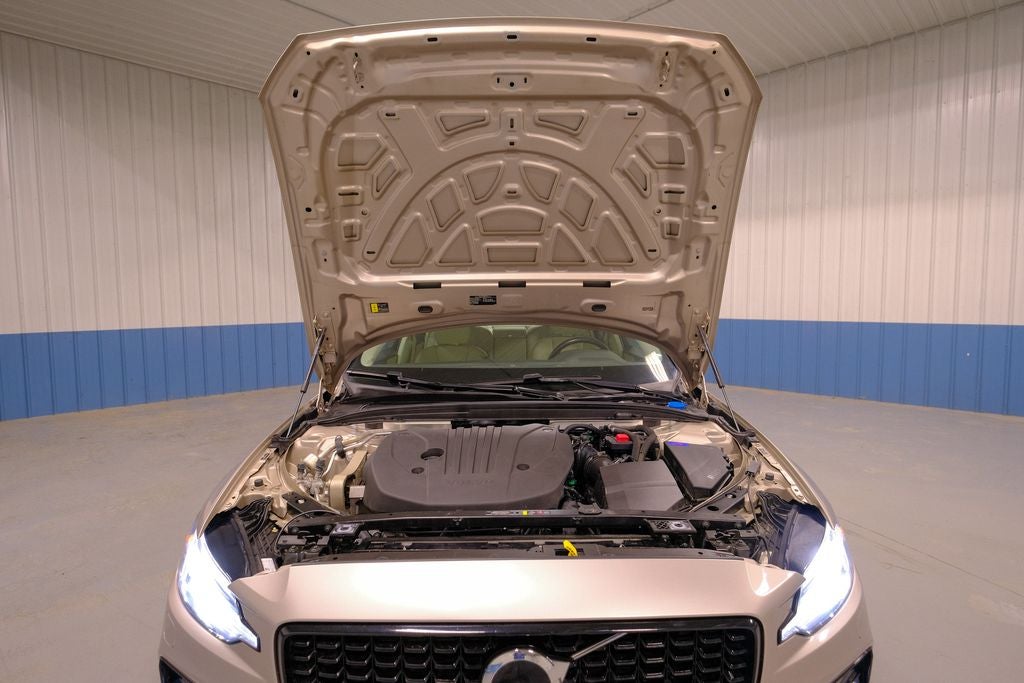 2024 Volvo S60 B5 Plus Dark Theme